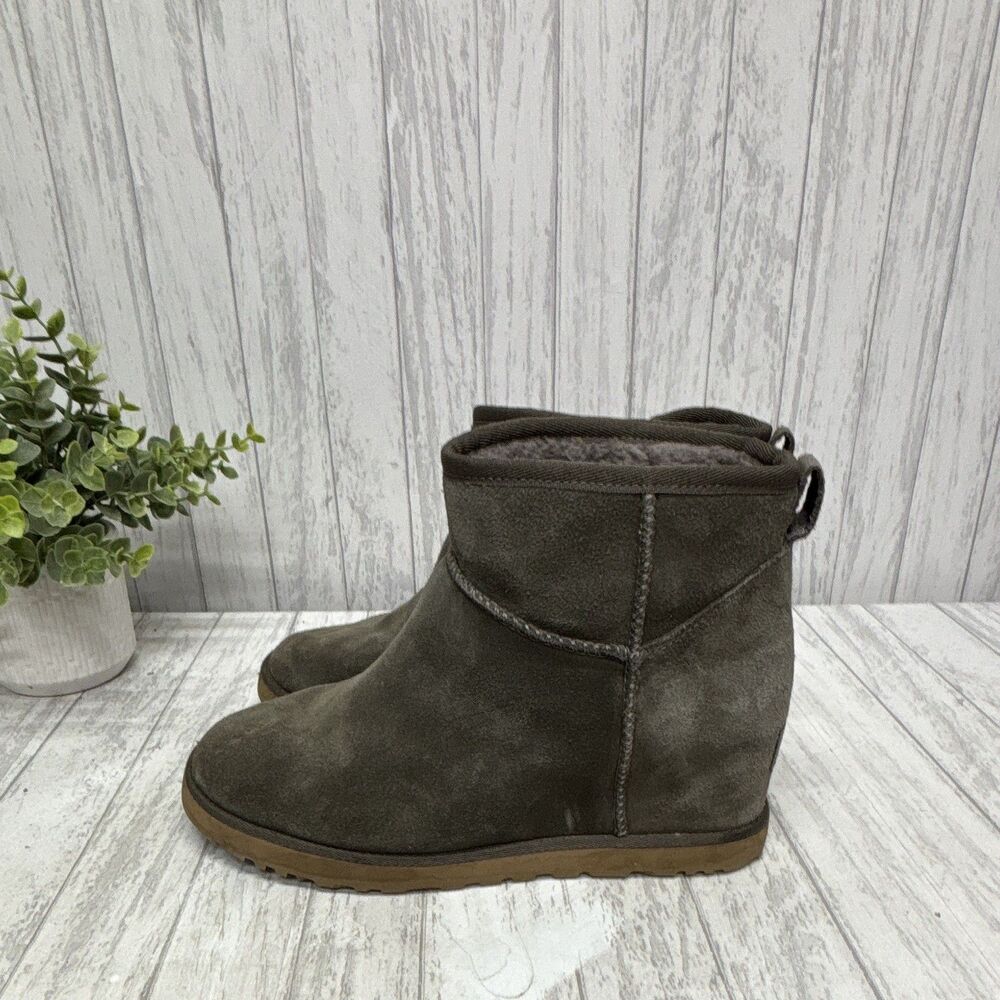 Womens Size 8 UGG Australia Classic Mini Gray Suede Shearling Lined Bootie - Picture 3 of 6